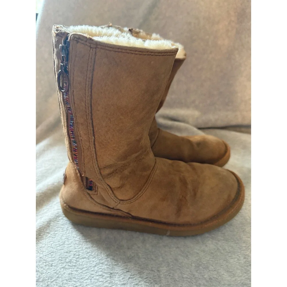 UGG Kids Boots Size 3 Chestnut Suede Rainbow Zip Sheepskin Classic Short 5654